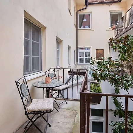 Apartman Old - Courtyard