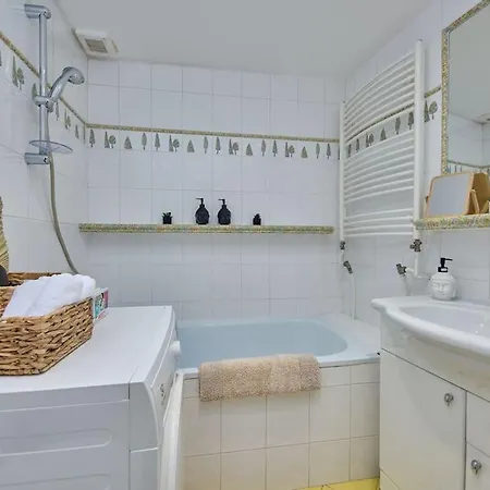 Old - Courtyard דירה